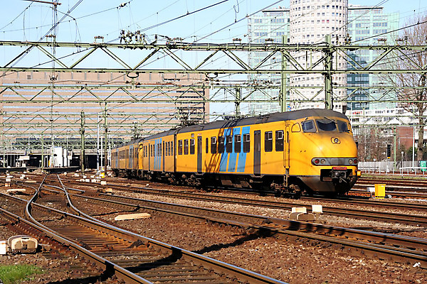 포토 JPG 해외이미지 선 교통시설 사람없음 건물 기차 역 네덜란드 트랙 일반 해외202004 해외포토 건축물 유럽 육상교통 교통 대중교통 시설 파일형식 이미지허브