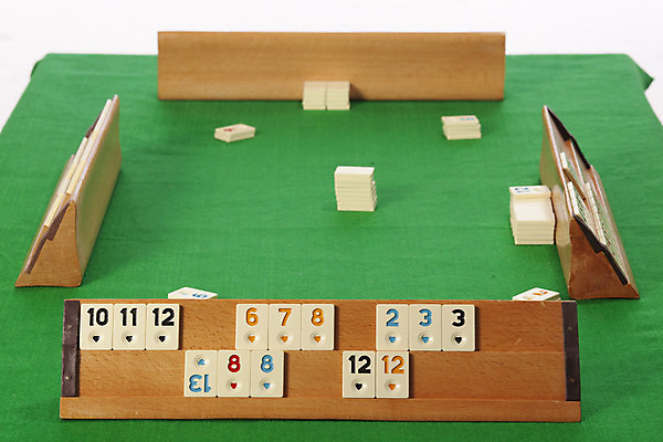 포토 JPG 해외이미지 조각 생각 모션 놀이 탁자 아이디어 사람없음 목재 초록색 장난감 게임 우승 행운 도박 계획 오브젝트 분실 지능 해외202004 해외포토 나무 컬러 가구 컨셉 재료 최고 파일형식 이미지허브