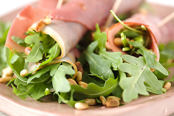 포토 JPG 해외이미지 접시 음식 건강 요리 씨앗 사람없음 식사 저녁식사 샐러드 두루마리 햄 롤 점심식사 해외202004 해외포토 식물 식기 육류 파일형식 이미지허브