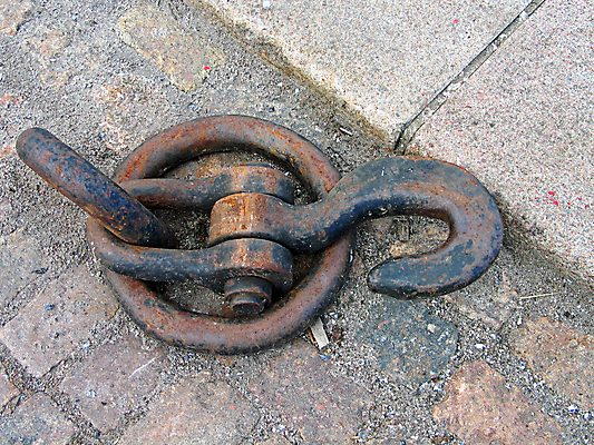 포토 JPG 해외이미지 호수 밧줄 바다 요트 교통시설 항해 사람없음 강 금속 항구 화물 보트 고리 묶기 보안 함선 포트 닻 옛날 철강 해외202004 해외포토 줄 교통 배_교통 모션 재질 안전 운송업 시설 파일형식 이미지허브