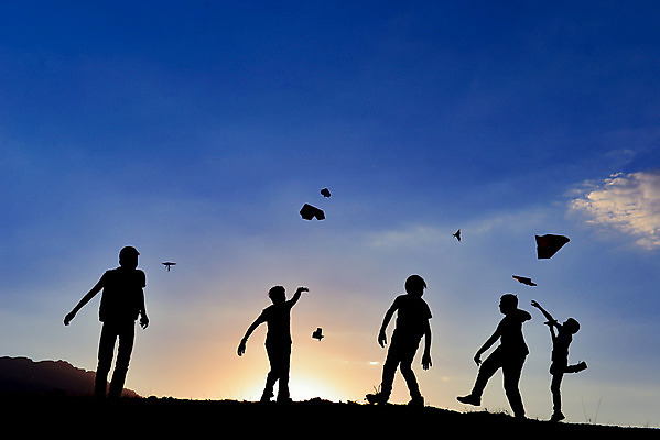 포토 JPG 해외이미지 행복 실루엣 어린이 자연 놀이 사람없음 친구 환경 일몰 우정 기쁨 자유 해외202004 해외포토 감정 컨셉 관계 촬영기법 사람 노을 생태계 파일형식 이미지허브