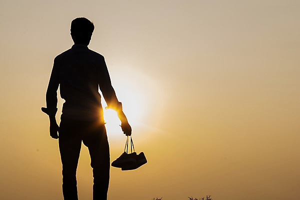 포토 JPG 해외이미지 라이프스타일 손 여자 실루엣 바다 백그라운드 신발 컨셉 신체 맨발 자연 하늘 아침 건강 사람 동양인 사람없음 야외 빨간색 물 여름 파란색 햇빛 태양 일출 검은색 일몰 산책 잡기 우아함 샌들 날씬함 연습 운동화끈 스타일 해외202004 해외포토 주간 자연요소 계절 컬러 모션 발 휴식 촬영기법 인종 생활 신체부위 노을 끈 몸매 생태계 파일형식 이미지허브