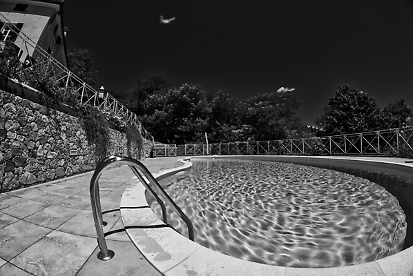 포토 JPG 해외이미지 나무 라이프스타일 계절 스포츠 파도 바다 여행 백그라운드 의자 건축양식 자연 하늘 호텔 휴가 휴식 주택 손바닥 풍경 사람없음 물 여름 파란색 빛 운동 태양 반사 정원 수영 스파 목욕 젖음 고급 시원함 빌라 휴양지 터키석 파라다이스 해외202004 해외포토 자연요소 식물 손 건축 컬러 가구 컨셉 숙소 건강 건물 생활 청결 장소 수상스포츠 보석 생태계 파일형식 이미지허브