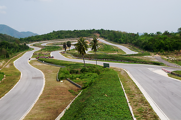 포토 JPG 해외이미지 도로 태국 자연 풍경 사람없음 경기장 숲 레이싱경기장 해외202004 해외포토 아시아 길 스포츠시설 교통시설 생태계 파일형식 이미지허브