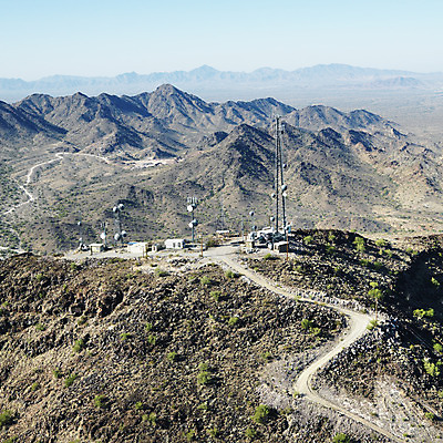 포토 JPG 해외이미지 도로 통신 안테나 사람없음 야외 탑 사진촬영 미국 사막 인공위성 시골 정사각형 방송 전염 애리조나 해외202004 해외포토 도형 건축물 길 북아메리카 교통시설 촬영 질병 감염 파일형식 이미지허브