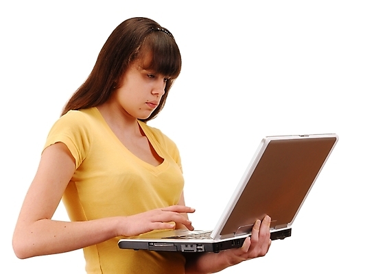 포토 JPG 해외이미지 여학생 한명 10대 노트북 컴퓨터 공책 블로거 해외202004 해외포토 1 학생 여자 청소년 문구용품 사람 전자제품 파일형식 이미지허브