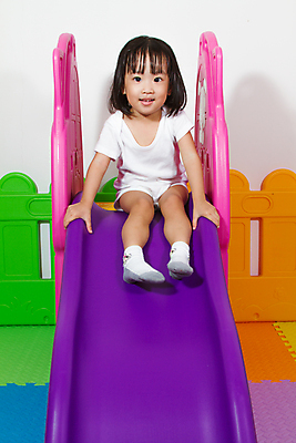포토 JPG 해외이미지 라이프스타일 응시 여자 행복 어린이 포즈 장난 놀이 실내 한명 미소 안전 사람 동양인 컬러풀 중국 유치원 놀이방 기쁨 자유 게임 표현 미끄러짐 미끄럼틀 놀이터 작음 흥분 긍정 결백 천진난만 혼자 해외202004 해외포토 1 시선 교육 감정 아시아 컬러 컨셉 모션 표정 인종 내부 생활 놀이기구 크기 파일형식 이미지허브