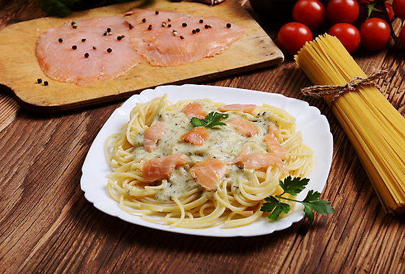 포토 JPG 해외이미지 접시 음식 조각 백그라운드 토마토 채소 치즈 파스타 건강 마늘 스파게티 어류 요리 사람없음 목재 빨간색 식당 식사 저녁식사 이탈리아 신선 면 맛 해산물 크림 준비 연어 후추 바질 훈제 점심식사 해외202004 해외포토 나무 식기 유럽 컬러 컨셉 재료 유제품 서양음식 상점 수중동물 향신료 파일형식 이미지허브