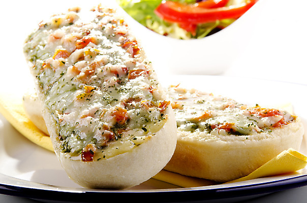 포토 JPG 해외이미지 전통 음식 빵 조각 잎 토마토 채소 양파 치즈 패스트푸드 건강 요리 사람없음 빨간색 초록색 소풍 식사 추위 신선 바게트 후추 점심식사 해로움 해외202004 해외포토 식물 컬러 컨셉 유제품 야외활동 인스턴트 향신료 파일형식 이미지허브