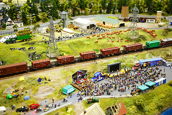 포토 JPG 해외이미지 교통시설 사람없음 장난감 미니어처 도시 오브젝트 선로 화물기차 해외202004 해외포토 교통 모형 기차 시설 파일형식 이미지허브