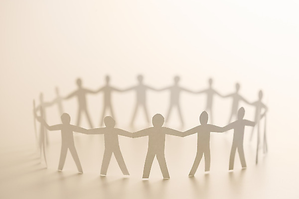 포토 JPG 해외이미지 모양 남자 종이 컨셉 가족 관계 함께함 그림자 서기 사람 소년 사람없음 가로 갈색 평화 손잡기 사진촬영 우정 피규어 원형 그룹 연결 접속 자르기 심볼 커뮤니티 세피아 통일 카피스페이스 해외202004 해외포토 도형 어린이 컬러 모션 촬영기법 친구 촬영 공백 미니어처 파일형식 이미지허브