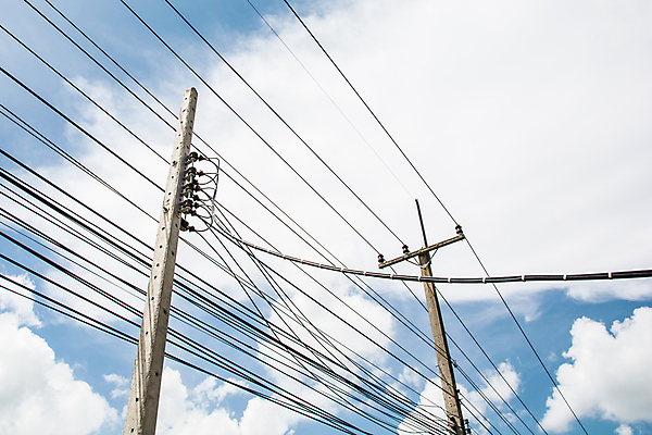 포토 JPG 해외이미지 구름 산업 선 통신 하늘 사람없음 파란색 힘 운전 흐름 에너지 기둥 네트워크 센터 매듭 전염 철사 봉 미로 요금 철강 콘크리트 현재 혼란 많음 해외202004 해외포토 자연요소 건축 컬러 컨셉 모션 질병 감염 파일형식 이미지허브
