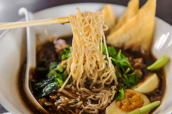 포토 JPG 해외이미지 아시아 음식 젓가락 고추 양파 콩 돼지고기 요리 동양인 사람없음 새싹 계란 일본 식사 치킨 중국 봄 면 사발 수프 정상 먹기 국수 매움 소금 쪽파 대두 해외202004 해외포토 식물 계절 나라 채소 모션 곡류 수저 육류 인종 알 면류 사기그릇 맛 파 닭고기요리 파일형식 이미지허브