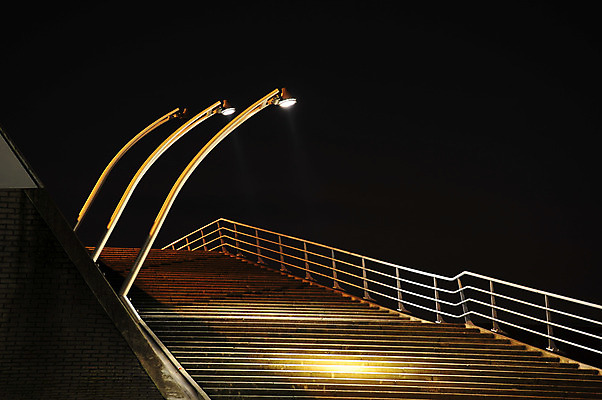 포토 JPG 해외이미지 가로등 건축양식 거리 사람없음 빛 계단 어둠 새벽 야간 저녁 해외202004 해외포토 자연요소 공공시설 건축 파일형식 이미지허브