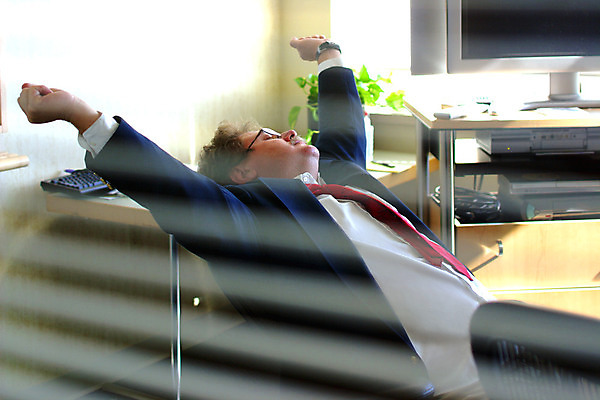 포토 JPG 해외이미지 직업 남자 신체 비즈니스 사업가 창문 성공 회의 넥타이 실내 피곤 관리 한명 사람 성인 내부 사무실 방 표현 업무 작업 블라인드 비즈니스맨 끝 종업원 책상 회의실 경영자 오르기 종료 경영 해외202004 해외포토 1 잡화 가구 컨셉 모션 커튼 직장인 리더 파일형식 이미지허브