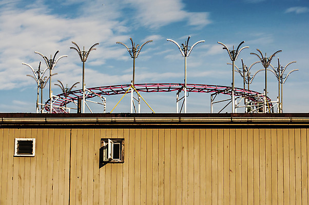 포토 JPG 해외이미지 공원 놀이 휴가 사람없음 야외 컬러풀 축제 미국 기쁨 원형 무서움 속도 롤러 회전목마 공평 테마 해외202004 해외포토 도형 공공시설 감정 컬러 북아메리카 놀이기구 파일형식 이미지허브
