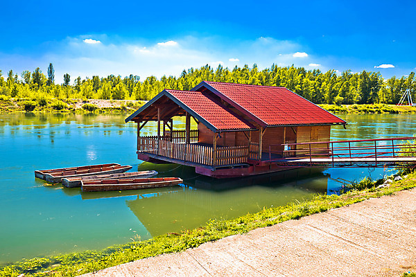 포토 JPG 해외이미지 식물 구름 공원 여행 자연 풍경 사람없음 야외 목재 초록색 물 강 여행객 봄 시골 입 보트 오두막 땅 시골집 수로 카누 카약 크로아티아 헝가리 방앗간 전국 해외202004 해외포토 자연요소 나무 계절 공공시설 유럽 컬러 배_교통 재료 주택 사람 신체부위 수상스포츠 생태계 동유럽 파일형식 이미지허브