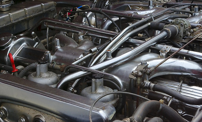 포토 JPG 해외이미지 교통시설 자동차 사람없음 빨간색 파란색 검은색 수확 클래식 은색 묘사 엔진 모터 옛날 스타일 해외202004 해외포토 육상교통 컬러 교통 컨셉 농업 시설 파일형식 이미지허브