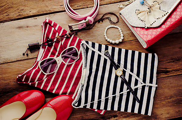 포토 JPG 해외이미지 옷 여자 남자 신발 목걸이 장신구 바지 사람없음 컬러풀 손목시계 차별 해외202004 해외포토 시계 컬러 하의 사람 파일형식 이미지허브