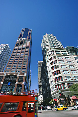 포토 JPG 해외이미지 여행 건축양식 휴가 버스 풍경 사람없음 관광지 도시풍경 사무실 고층빌딩 도시 원형 도심 출장 시티라이프 스카이라인 해외202004 해외포토 도형 라이프스타일 건축 육상교통 비즈니스 대중교통 빌딩 파일형식 이미지허브