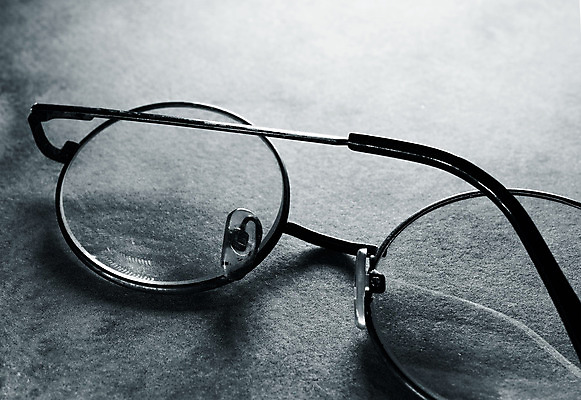 포토 JPG 해외이미지 디자인 할아버지 종이 안경 캘리그라피 고글 프레임 미술 사람없음 수확 골동품 역사 괴짜 우아함 확대 오브젝트 복고 시력 예술가 비전 시력검사 멍청이 옛날 원고 정물화 스타일 해외202004 해외포토 잡화 노년 남자 컨셉 농업 문화예술 검사_조사 그림 파일형식 이미지허브