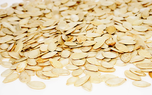 포토 JPG 해외이미지 음식 채소 부분 호박 건강 씨앗 사람없음 껍질 닫기 맛 피부 묘사 박 흙더미 단백질 식욕 탄수화물 아연 해외202004 해외포토 식물 컨셉 모션 신체부위 흙 영양소 파일형식 더미 이미지허브