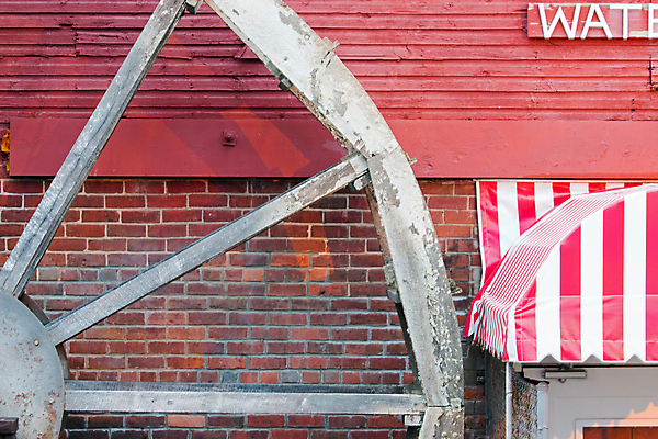 포토 JPG 해외이미지 외관 벽 사람없음 빨간색 물 힘 에너지 수확 바퀴 사과 방앗간 외양간 해외202004 해외포토 자연요소 컬러 농업 과일 파일형식 이미지허브