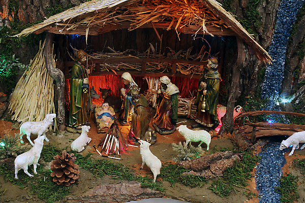 포토 JPG 해외이미지 남자 기독교 종교 크리스마스 엄마 휴가 천사 사람없음 조각상 교회 평화 성경 피규어 아기 예수 영혼 아빠 양치기 성자 야간 장면 신성 양고기 밀짚 신앙심 해외202004 해외포토 자연요소 직업 기념일 컨셉 종교용품 가족 종교건축 육류 사람 건물 조형물 미니어처 신_종교 짚 파일형식 이미지허브