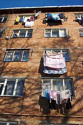 포토 JPG 해외이미지 옷 선 밧줄 줄 벽 창문 건조 사람없음 코드 씻기 빨래 해외202004 해외포토 가사 청결 파일형식 이미지허브