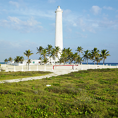포토 JPG 해외이미지 외관 여행 지도 등대 손바닥 사람없음 야외 건물 빛 야자수 미국 세계여행 중앙아메리카 라틴아메리카 심볼 보안 쿠바 네비게이션 서인도제도 오리엔테이션 해외202004 해외포토 나무 건축물 손 북아메리카 아메리카 안전 세계 파일형식 이미지허브