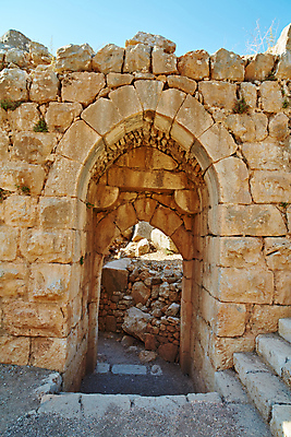 포토 JPG 해외이미지 공원 벽 여행 건축양식 창문 하늘 풍경 사람없음 건물 문 탑 골동품 바위 성 역사 숲 땅 묘사 폐허 아치 장면 북쪽 내추럴 고고학 옛날 이스라엘 전국 해외202004 해외포토 건축물 공공시설 교육 건축 돌_바위 방향 서아시아 파일형식 이미지허브