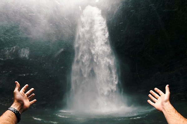 포토 JPG 해외이미지 백인 1 라이프스타일 손 여자 남자 행복 여행 무지개 손가락 자연 산 아이슬란드 서기 사람 풍경 성인 사람없음 야외 물 여름 파란색 여행객 평화 폭포 가리킴 큼 모험가 보여주기 발견 통일 해외202004 해외포토 자연요소 서양인 계절 감정 유럽 컬러 컨셉 모션 손짓 생활 신체부위 크기 생태계 파일형식 이미지허브