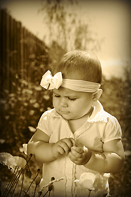 포토 JPG 해외이미지 식물 모델 1 옷 꽃 행복 어린이 포즈 자연 한명 사람 야외 유행 기쁨 표현 아기 닫기 자르기 연도 묘사 걸음마 스타일 해외202004 해외포토 감정 모션 생태계 파일형식 이미지허브