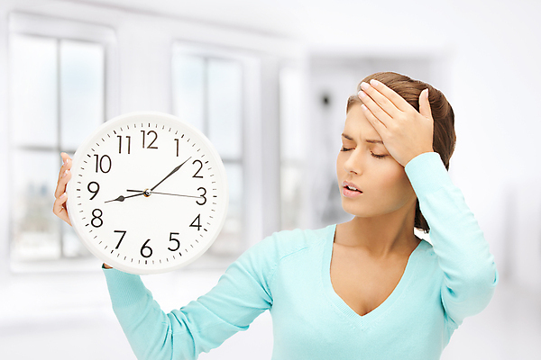 포토 JPG 해외이미지 백인 직업 1 응시 여자 시계 컨셉 비즈니스 아침 노동자 스트레스 실내 한명 사람 10대 긴급 잡기 시간 잠 업무 비즈니스우먼 큼 고민 공포 타이머 마감 조언 트러블 해외202004 해외포토 주간 서양인 시선 감정 모션 청소년 내부 작업 직장인 크기 파일형식 이미지허브