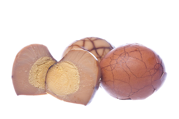 포토 JPG 해외이미지 음식 다이어트 조류 건강 요리 사람없음 농장 노란색 계란 치킨 껍질 닫기 아침식사 먹기 허브 노른자 고립 끓이기 단백질 삶기 암탉 해외202004 해외포토 식물 동물 컬러 농업 모션 알 식사 닭 암컷 닭고기요리 영양소 파일형식 이미지허브