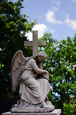 포토 JPG 해외이미지 기독교 조각 십자가 날개 하늘 천사 사람없음 야외 초록색 파란색 조각상 검은색 어둠 회색 슬픔 바위 흰색 죽음 비석 묘사 애도 기념물 적재 천연기념물 장례 사당 신앙심 옛날 장례식 적자 추모 해외202004 해외포토 감정 종교 컬러 조형물 돌_바위 파일형식 이미지허브