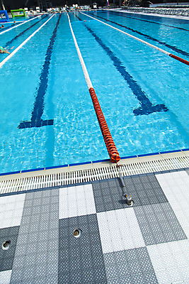 포토 JPG 해외이미지 라이프스타일 디자인 길 스포츠 건축양식 하늘 호텔 휴가 휴식 바닥 주택 실내 건강 사람 소년 사람없음 야외 목재 물 파란색 빛 반사 정원 수영 스파 경쟁 젖음 투명 고급 갑판 빌라 휴양지 해외202004 해외포토 자연요소 나무 남자 건축 어린이 컬러 컨셉 배_교통 재료 숙소 내부 건물 생활 장소 수상스포츠 파일형식 이미지허브