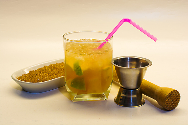 포토 JPG 해외이미지 전통 접시 음료 여행 백그라운드 유리 휴가 갈색머리 건강 사탕 손잡이 사람없음 노란색 얼음 주스 추위 알코올 칵테일 바 액체 술집 레몬 측정 눈금 라임 바텐더 양주 브라질 암 깨짐 보드카 전국 토닉 피펫 셰이커 해외202004 해외포토 자연요소 헤어스타일 식기 컬러 컨셉 과일 재질 디저트 주류 실험기구 남아메리카 질병 파일형식 이미지허브