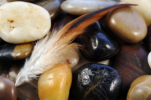 포토 JPG 해외이미지 선 휴식 사람없음 장식 평화 바위 깃털 해외202004 해외포토 컨셉 돌_바위 파일형식 이미지허브