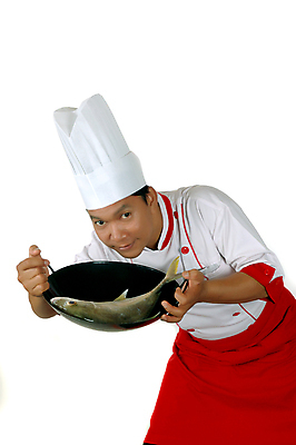 포토 JPG 해외이미지 직업 접시 남자 아시아 음식 유니폼 비즈니스 주방용품 기술 작업복 어류 요리 한명 서기 사람 정장 주방 식당 숟가락 요리사 식사 저녁식사 흰색 표현 업무 자신감 맛 서비스 메뉴 준비 날것 레시피 점심식사 고립 식욕 해외202004 해외포토 1 식기 옷 감정 나라 컬러 생활용품 컨셉 모션 수저 상점 수중동물 작업 파일형식 이미지허브