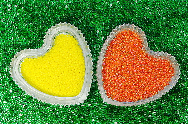 포토 JPG 해외이미지 백그라운드 목걸이 유리 사람없음 장식 빨간색 초록색 빛 컬러풀 노란색 쌓기 펼침 구멍 바느질 구슬 질감 흙더미 슬라이드 정확 해외202004 해외포토 컬러 컨셉 장신구 모션 재질 흙 파일형식 더미 이미지허브