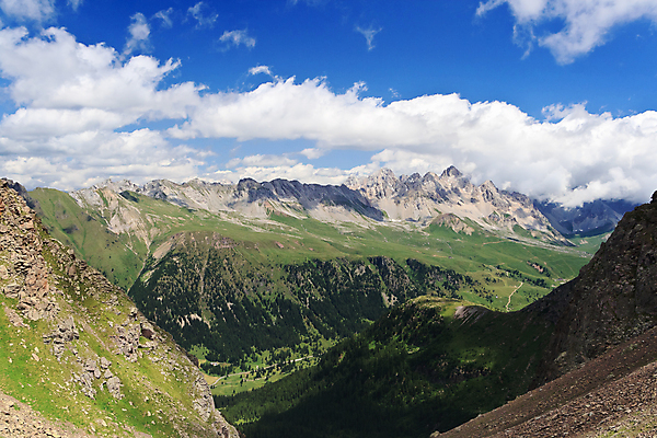 포토 JPG 해외이미지 구름 자연 하늘 산 안테나 파노라마 풍경 사람없음 초록색 여름 파란색 환경 계곡 맑음 이탈리아 트래킹 하이킹 그룹 알프스 암초 통과 절정 해외202004 해외포토 자연요소 계절 유럽 컬러 통신 레저 날씨 촬영기법 생태계 파일형식 이미지허브