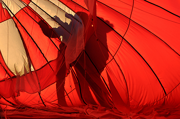 포토 JPG 해외이미지 실루엣 여행 백그라운드 컨셉 공 아침 추상 따뜻함 그림자 들기 사람 사람없음 빨간색 컬러풀 축제 경쟁 가을 업무 뜨거움 시원함 항공 리프트 풍선 우주산업 해외202004 해외포토 주간 계절 산업 컬러 무늬 모션 촬영기법 우주 작업 파일형식 이미지허브