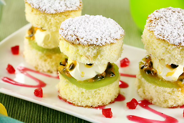 포토 JPG 해외이미지 음식 과일 디저트 사탕 요리 사람없음 케이크 기쁨 대접 달콤 맛 크림 토핑 칼로리 충동구매 해로움 솔깃 해외202004 해외포토 감정 컨셉 쇼핑 과소비 파일형식 이미지허브