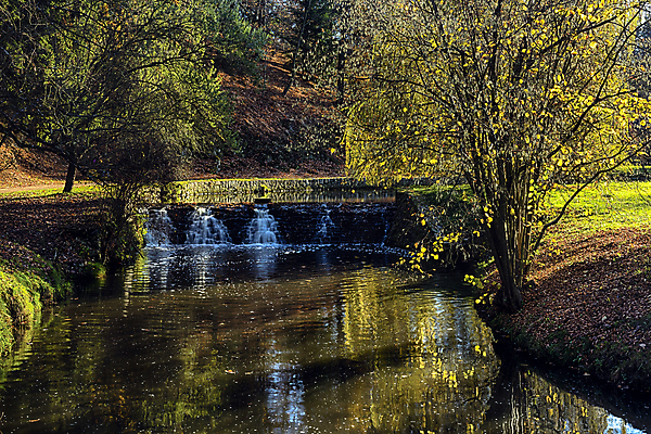 포토 JPG 해외이미지 나무 식물 계절 공원 잎 모션 자연 풍경 사람없음 야외 물 여름 빛 강 달리기 햇빛 태양 평화 환경 맑음 침묵 봄 거품 폭포 젖음 흐름 바위 시골 개울 떨어짐 숲 크리스탈 속도 내추럴 해외202004 해외포토 자연요소 공공시설 컨셉 날씨 소리 돌_바위 광석 생태계 파일형식 이미지허브