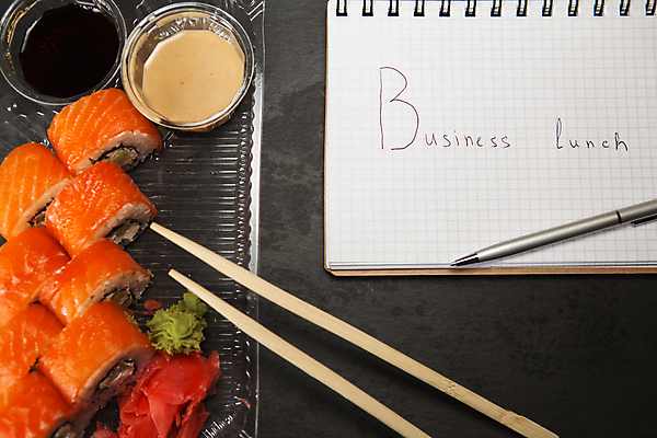 포토 JPG 해외이미지 전통 접시 아시아 음식 조각 잎 오렌지 밥 오이 치즈 건강 어류 요리 사람없음 펜 식당 일본 검은색 공책 식사 저녁식사 초밥 회 흰색 신선 해조류 클래식 맛 두루마리 고추냉이 먹기 해산물 크림 날것 롤 연어 생강 동쪽 아보카도 점심식사 해외202004 해외포토 식물 식기 나라 컬러 컨셉 채소 과일 모션 문구용품 유제품 필기구 상점 수중동물 양념 해양식물 방향 일본음식 파일형식 이미지허브