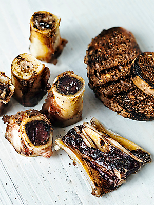 포토 JPG 해외이미지 영어 음식 뼈 돼지고기 요리 사람없음 세로 소고기 시골 굽기 철 토스트 해외202004 해외포토 문자 빵 육류 구이 파일형식 이미지허브