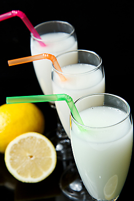 포토 JPG 해외이미지 백그라운드 잎 과일 유리 탁자 아이스크림 사람없음 장식 물 컬러풀 냉동 얼음 검은색 주스 이탈리아 추위 달콤 레몬 민트 셔벗 젤라또 해외202004 해외포토 자연요소 식물 유럽 음료 컬러 가구 재질 디저트 맛 허브 파일형식 이미지허브