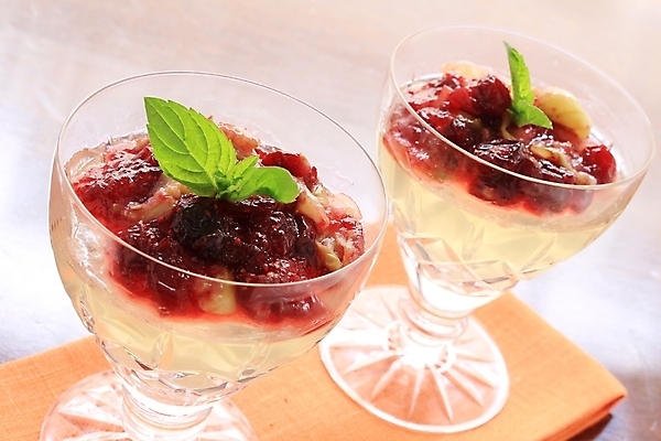 포토 JPG 해외이미지 과일 유리 딸기 디저트 요리 사람없음 식사 저녁식사 달콤 산딸기 젤리 푸딩 점심식사 해외202004 해외포토 음식 재질 맛 파일형식 이미지허브