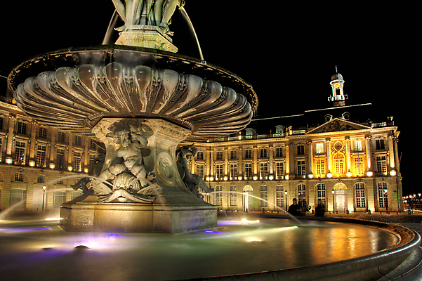 포토 JPG 해외이미지 건축물 건축양식 풍경 사람없음 야외 빛 조각상 프랑스 야간 광장 보르도 분수_분수대 해외202004 해외포토 자연요소 건축 유럽 조형물 분수대 파일형식 이미지허브